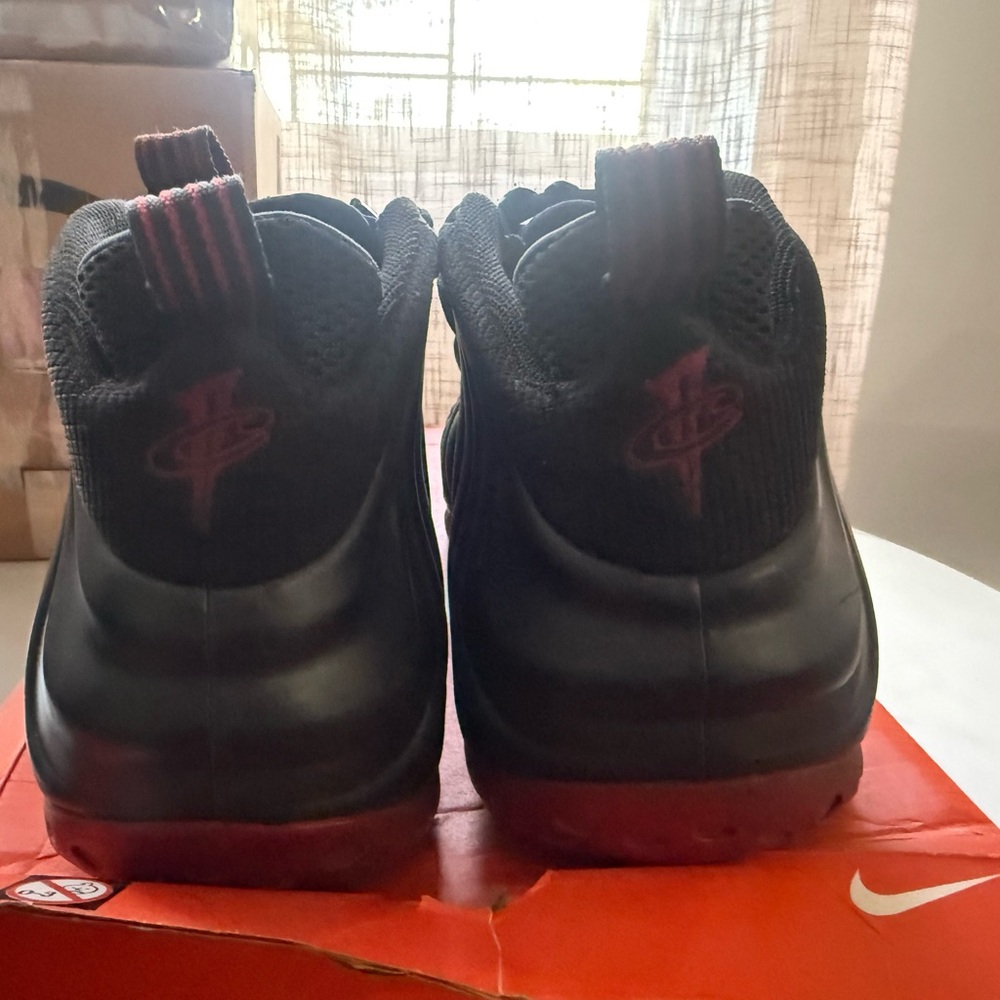 Nike Men’s Foamposite Black and Red Low-Top Basketball Shoes